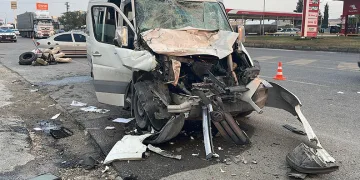 Şanlıurfa’da işçi servisi ile TIR çarpıştı: 12 yaralı