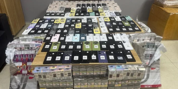 Bursa’da yolcu otobüsünde  kaçak malzemeler ele geçirildi