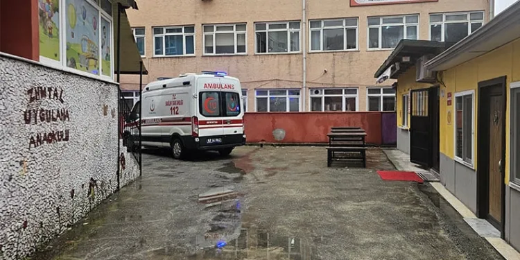 16 yaşındaki öğrenci merdivenden düşerek yaralandı
