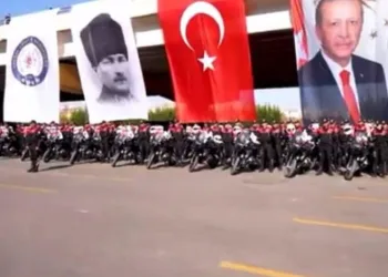 Diyarbakır’da jelikan bidon ve çuval içinde 16 adet tabanca ele geçirildi