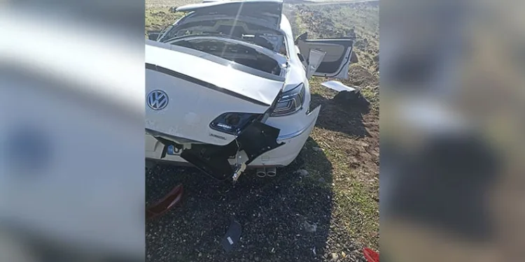 Otomobilde patlayan çakmak gazları aracı bu halde getirdi: 2 yaralı