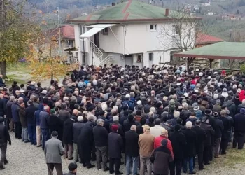 3 farklı evden ziynet eşyası çaldı: Polis kamera kayıtlarından yakaladı