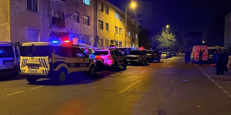 Yeni evli kadın evinde asılı halde bulundu