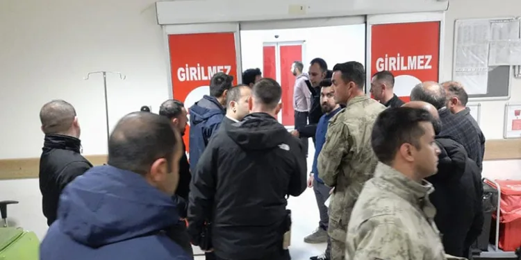 Öğretmenleri taşıyan minibüs kaza yaptı: 14 yaralı
