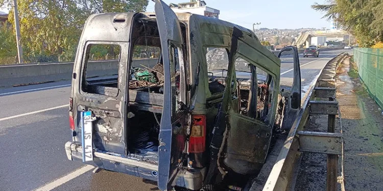 Kalorifer motorundan çıkan yangın aracı hurdaya çevirdi