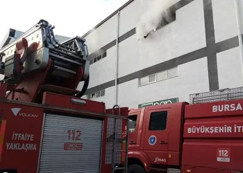 Bursa’da mobilya fabrikasında korkutan yangın