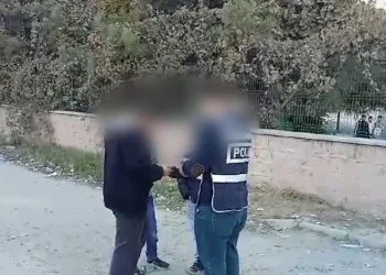 Mersin’de kaçak makaron ve sahte içki ele geçirildi