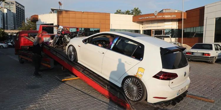 Manisa’da uyuşturucu operasyonuna 21 tutuklama