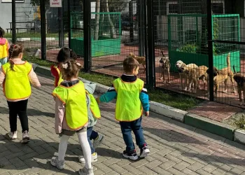 Küçük hayvanseverlerden can dostlarına ziyaret