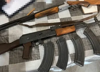 Elektrik direğine çarpan otomobil takla attı: 1 yaralı