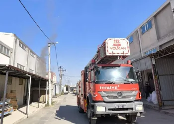 İnegöl’de mobilya fabrikasında çıkan yangın söndürüldü
