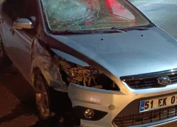 Polis noktasından kaçan otomobil başka bir araca çarptı