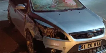 Polis noktasından kaçan otomobil başka bir araca çarptı