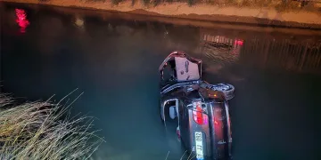Kontrolden çıkan otomobil sulama kanalına düştü: 4 yaralı