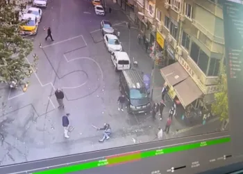 Arnavutköy’de bir çocuk düşürdüğü parasını almak için girdiği anıtta mahsur kaldı