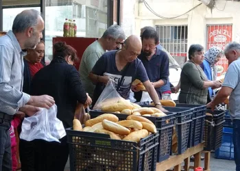 Mersin’de 4 liralık ekmek kapış kapış gidiyor