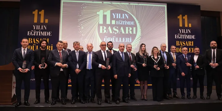 Gıyasettin Bingöl’e Yaşam Boyu Eğitim Ödülü