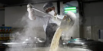 Öğrenciler günde 18 bin kişilik yemek üretiyor