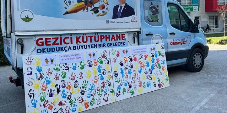 Minikler Gezici Kütüphaneye iz bıraktılar