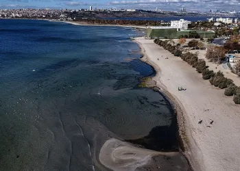 İstanbul’da deniz suyu çekildi