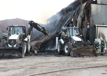 Metal fabrikasındaki yangın kontrol altına alındı