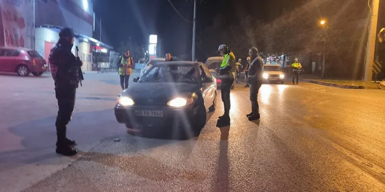 Turgutlu’da aranma kaydı bulunan 8 kişi yakalandı