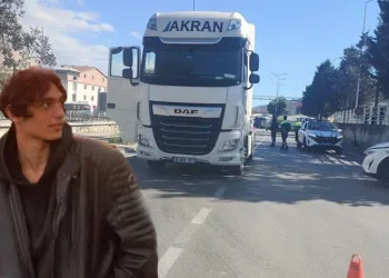 Tırın çarptığı genç hayatını kaybetti