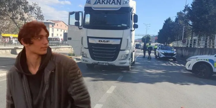 Tırın çarptığı genç hayatını kaybetti