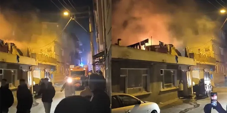 Bursa’da tek katlı ev alev alev yandı