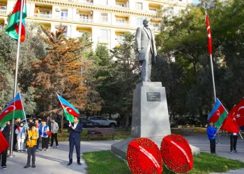 Atatürk, Bakü’de 86. yılında anıldı