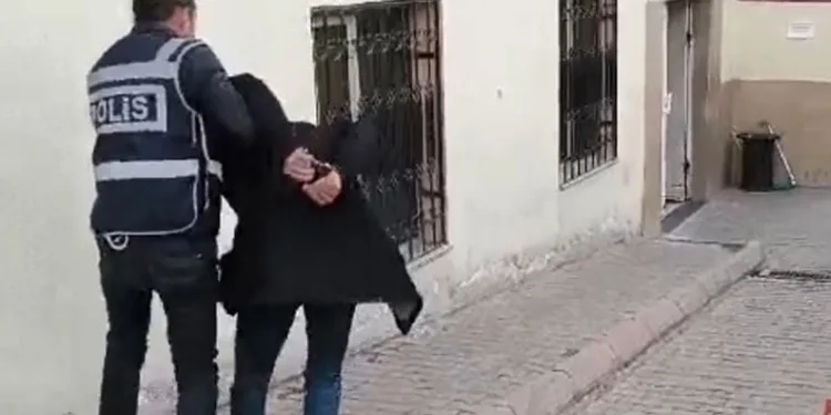 Aranan hırsızlar yakalandı
