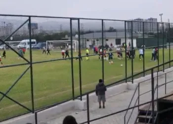 Amatör maçta kavga: Ortalık savaş alanına döndü