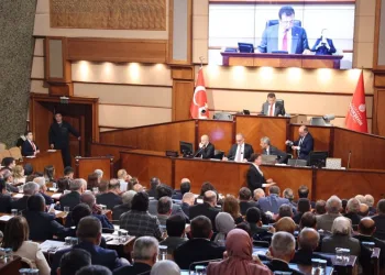 İBB Meclisi’nde kavga çıktı
