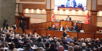 İBB Meclisi’nde kavga çıktı
