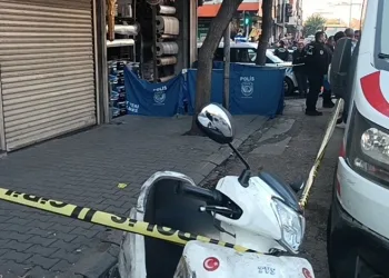 Boşanma aşamasındaki eşini sokak ortasında katletti