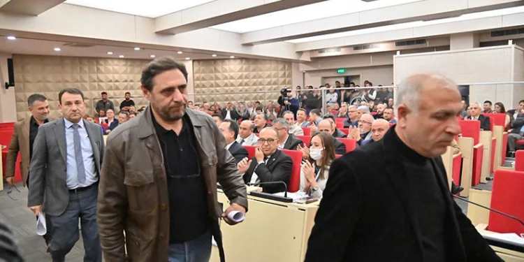 Bahçeli’nin ismi kaldırıldı, MHP ve AK Parti grubu meclisi terk etti