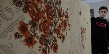 Anneannesinden kalan perdeye servet istiyor