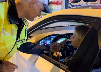 Polisin alkollü sürücü ile imtihanı