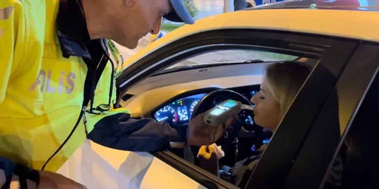 Polisin alkollü sürücü ile imtihanı