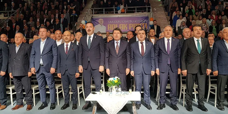 “Yüksek standartlı demokrasiye kavuşmak için mücadelemiz sürecek”
