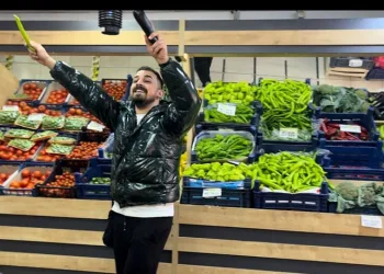 Bursa’da bu markete uğrayan ya halay çekiyor, ya dans ediyor
