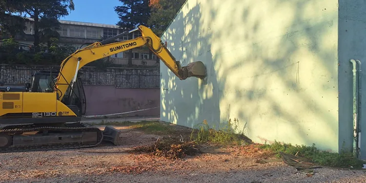 Tarihi yapının temelleri için ilk kazma vuruldu