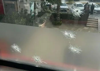Diş kliniğine güpegündüz kurşun yağmuru