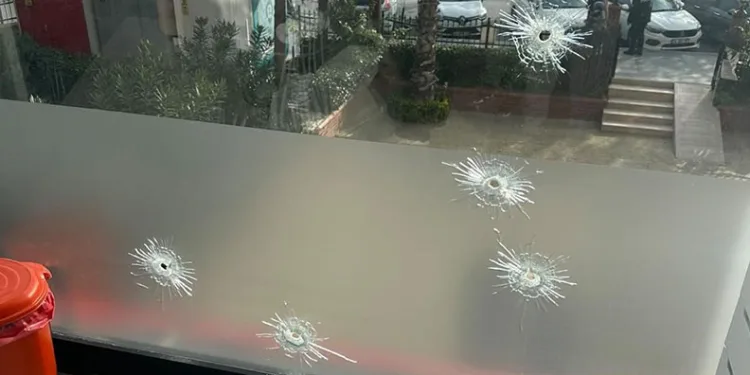 Diş kliniğine güpegündüz kurşun yağmuru