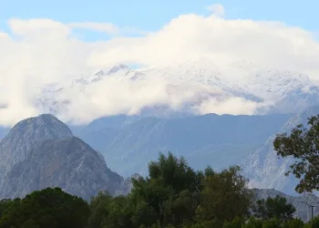 Antalya’da dört saatte üç mevsim