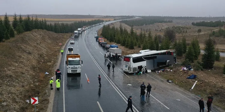 Eskişehir’de otobüs kazası: 1 ölü, 1’i ağır 42 yaralı