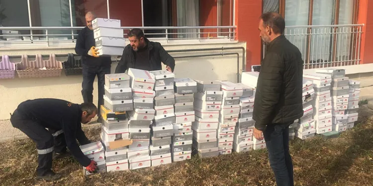 Biriken çöpleri toplayan işçi sırtından bıçaklandı