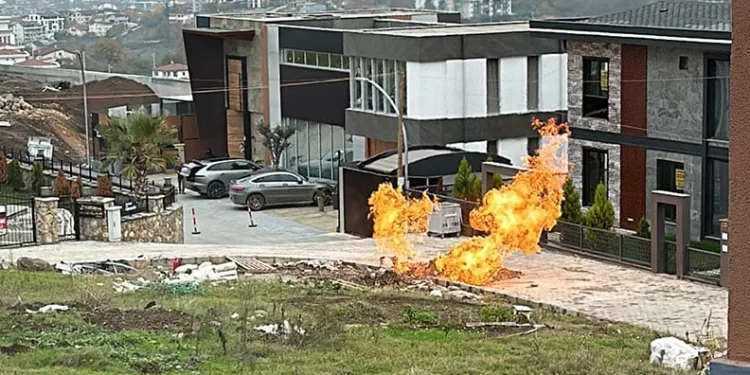 İş makinesi doğal gaz borusuna zarar verdi