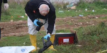 Sakarya’da boş arazide başından vurulmuş erkek cesedi bulundu