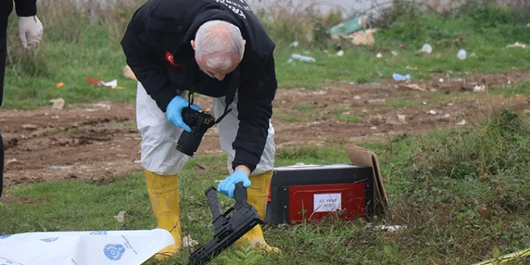Sakarya’da boş arazide başından vurulmuş erkek cesedi bulundu